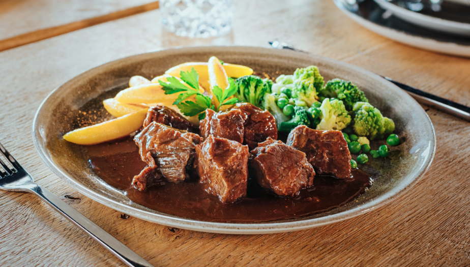 Bild mit einer Portion Gulasch